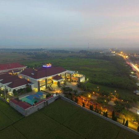 레지나 호텔 페말랑 Pemalang 외부 사진
